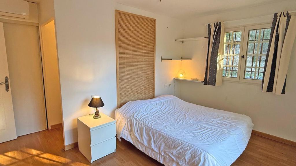 Chambre Olivier — vue sur la forêt méditerranéenne, Villa Lou Bagarède