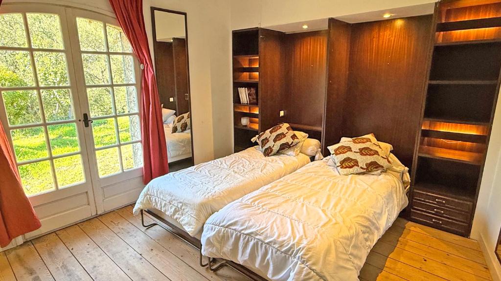 Chambre Mimosa — vue sur la piscine, Villa Lou Bagarède