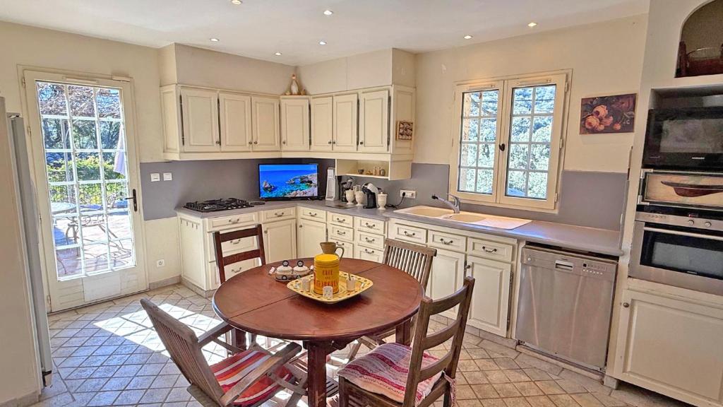 Cuisine professionnelle équipée de la Villa Lou Bagarède, Grimaud